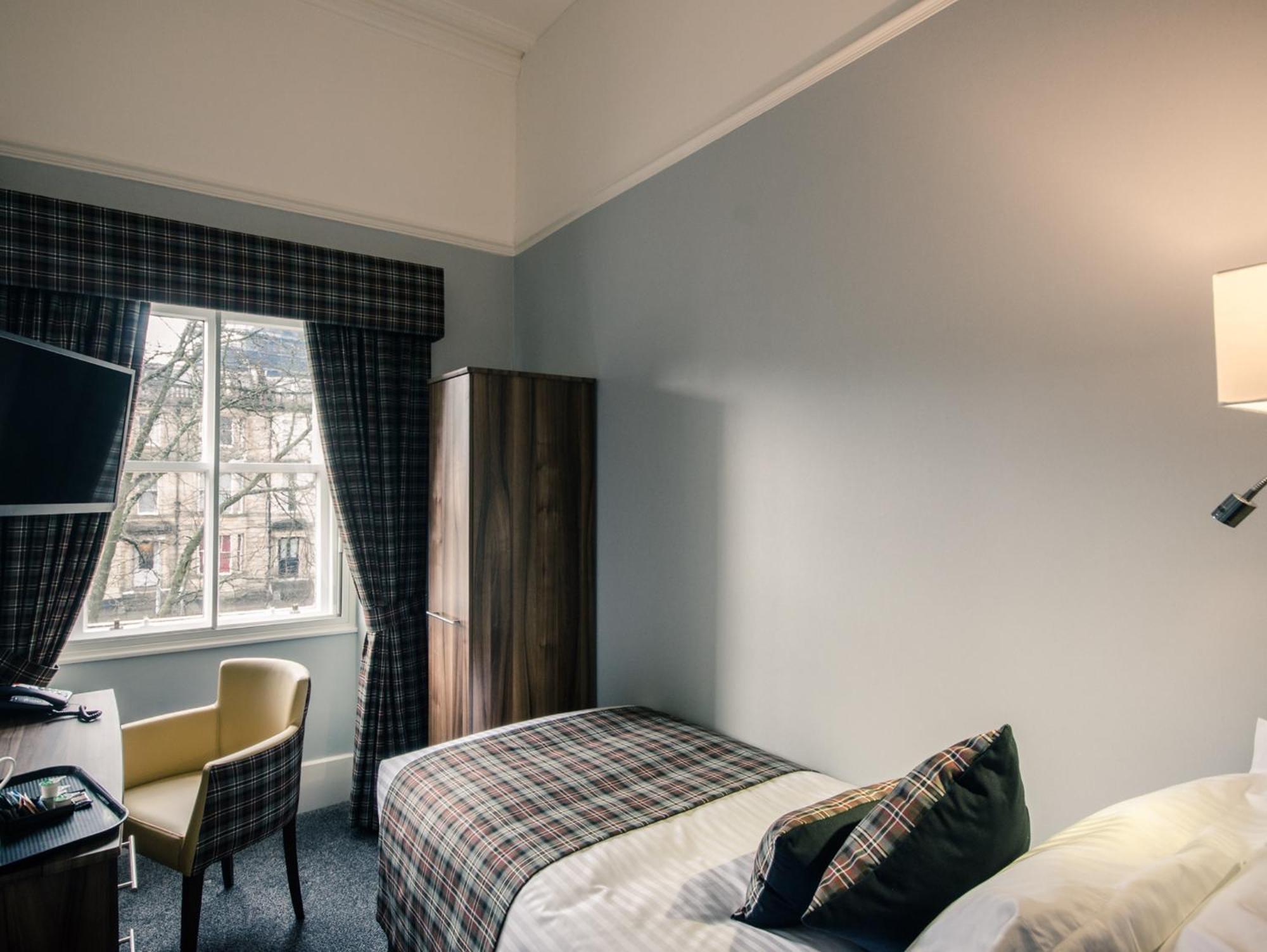 Royal West End Hotel — Photos 1